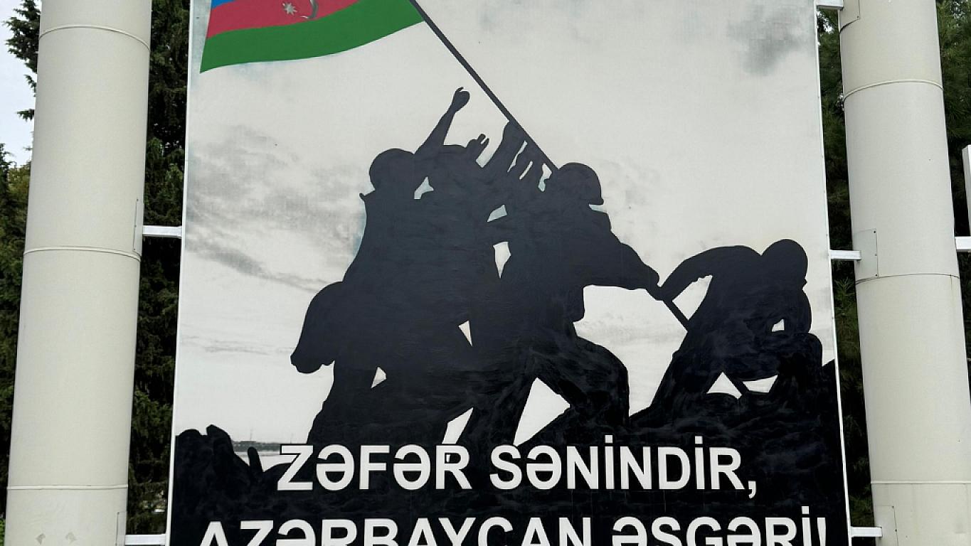 Şəhidlər Memorial Kompleksində yenilənmə işləri aparılıb.